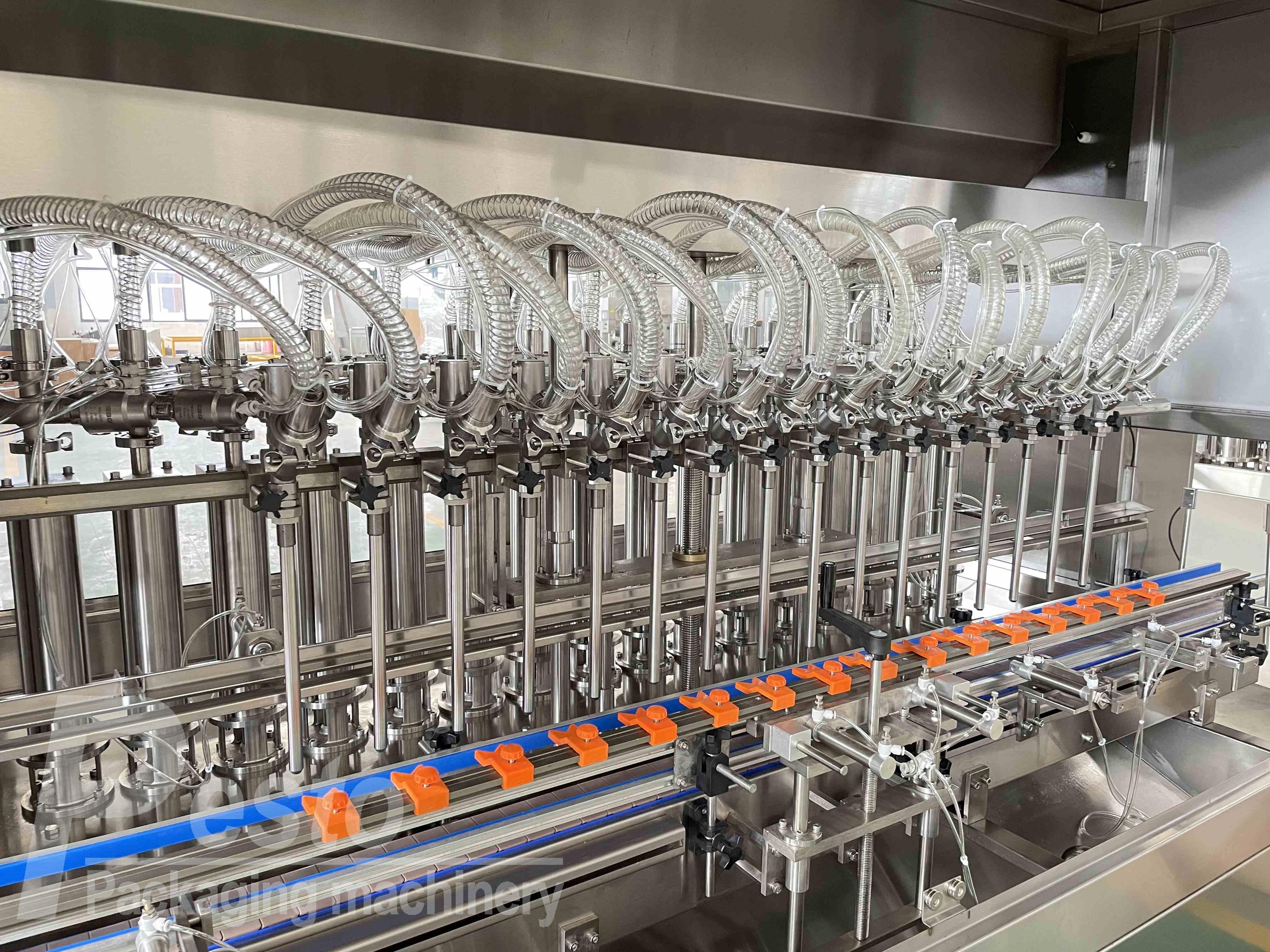 Machines de remplissage de liquides dans l'industrie cosmétique