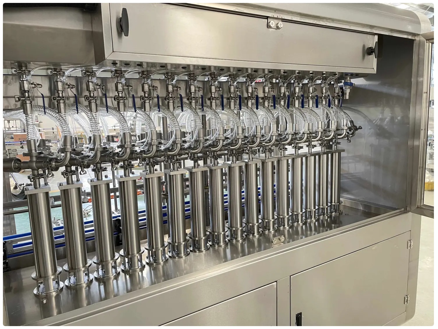 Piston filling machine mechanism for heavy duty oil